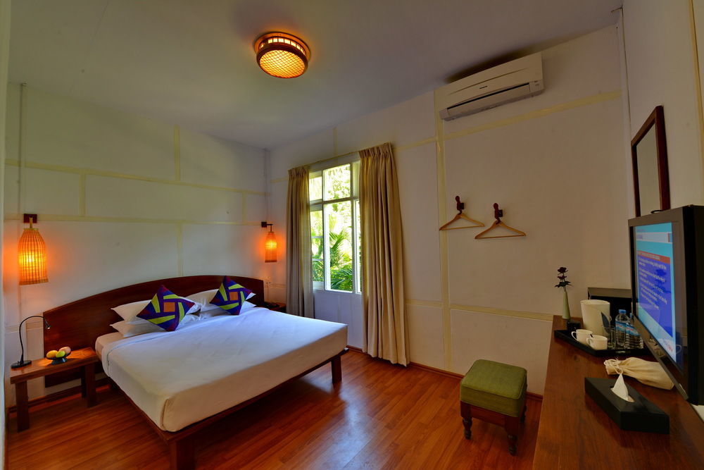Oasis Hotel Nyaung-U ภายนอก รูปภาพ