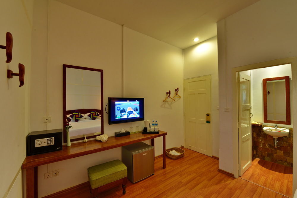 Oasis Hotel Nyaung-U ภายนอก รูปภาพ
