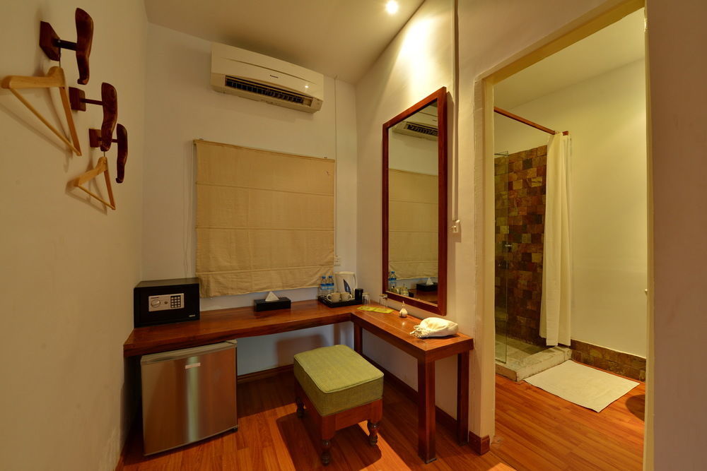 Oasis Hotel Nyaung-U ภายนอก รูปภาพ