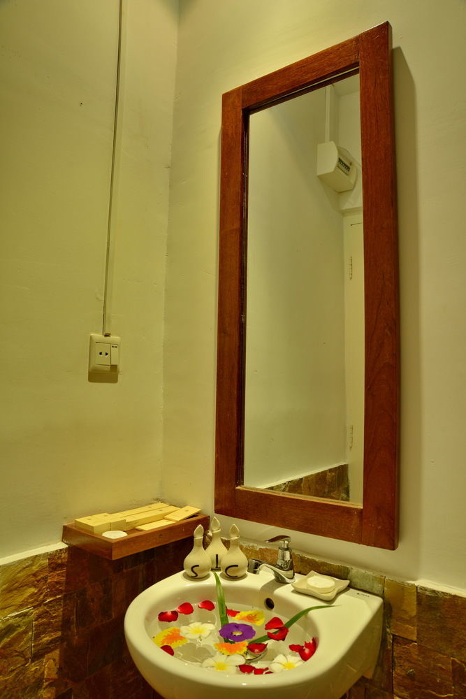 Oasis Hotel Nyaung-U ภายนอก รูปภาพ