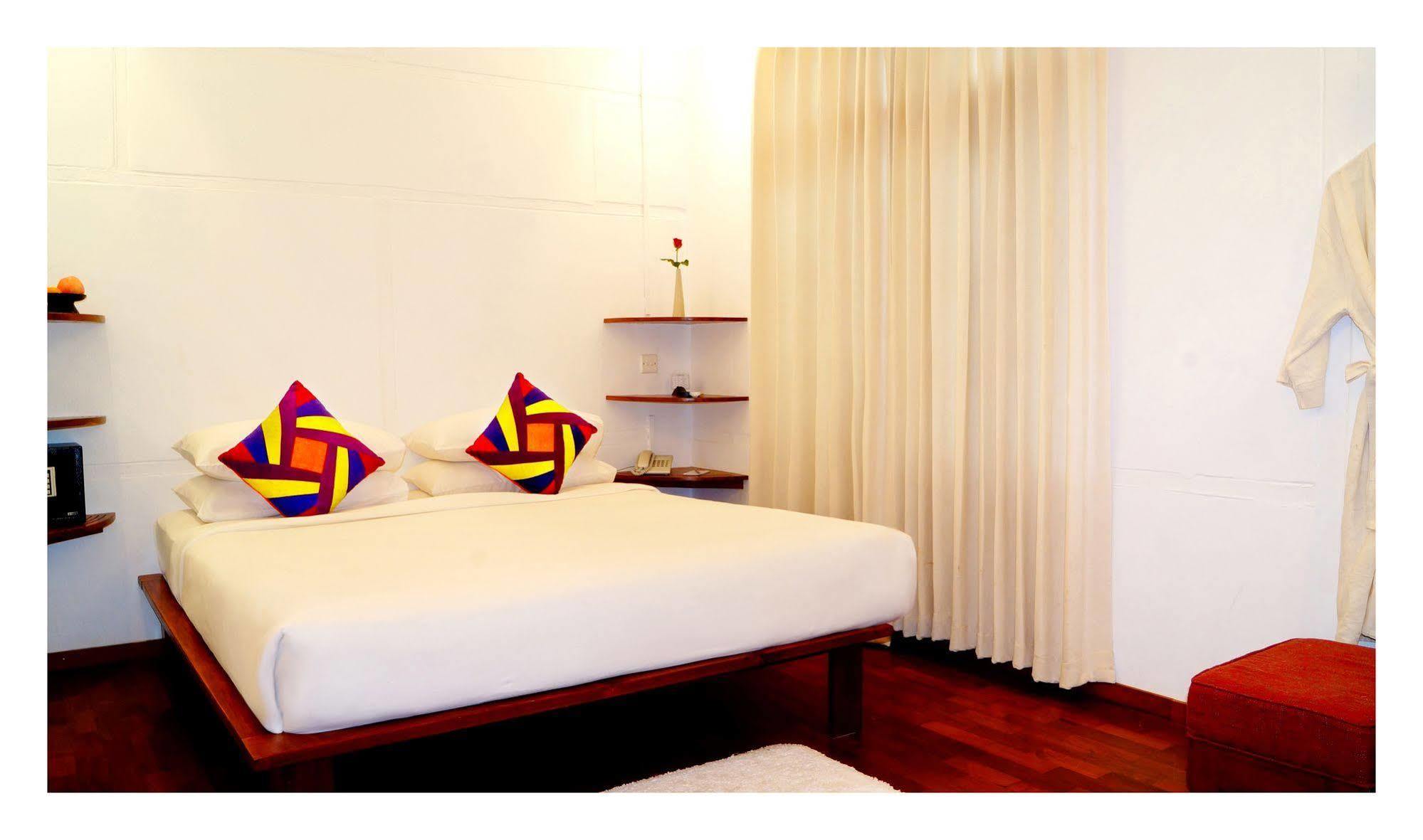 Oasis Hotel Nyaung-U ภายนอก รูปภาพ