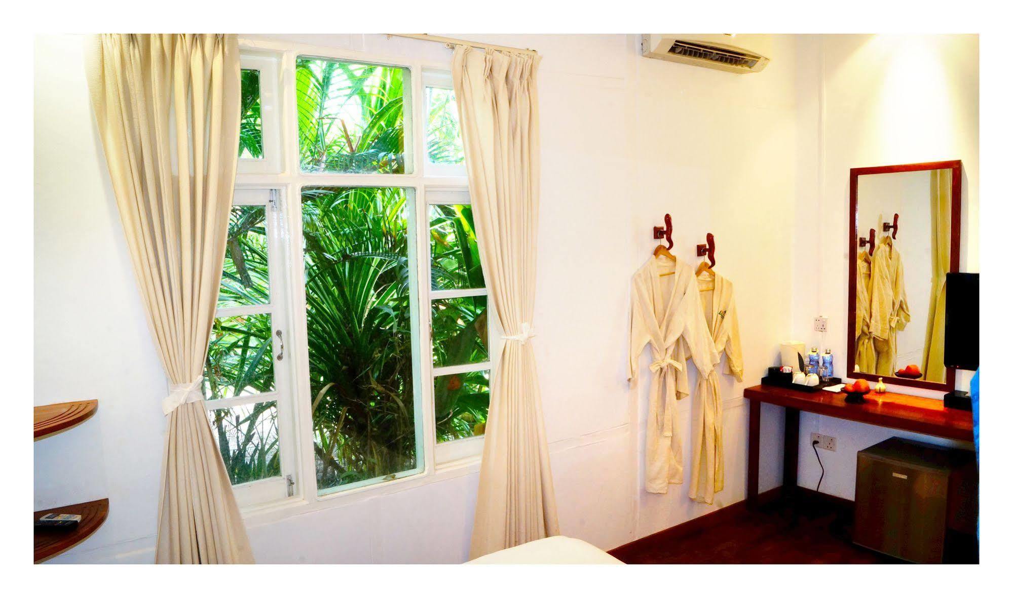 Oasis Hotel Nyaung-U ภายนอก รูปภาพ