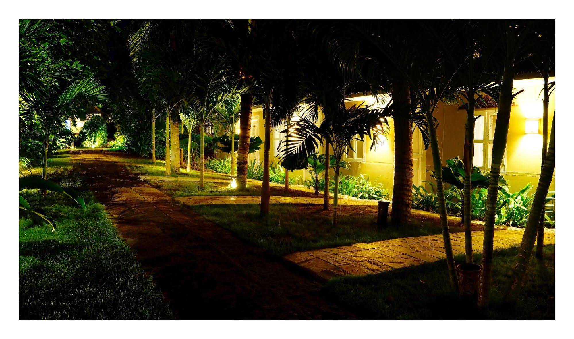 Oasis Hotel Nyaung-U ภายนอก รูปภาพ