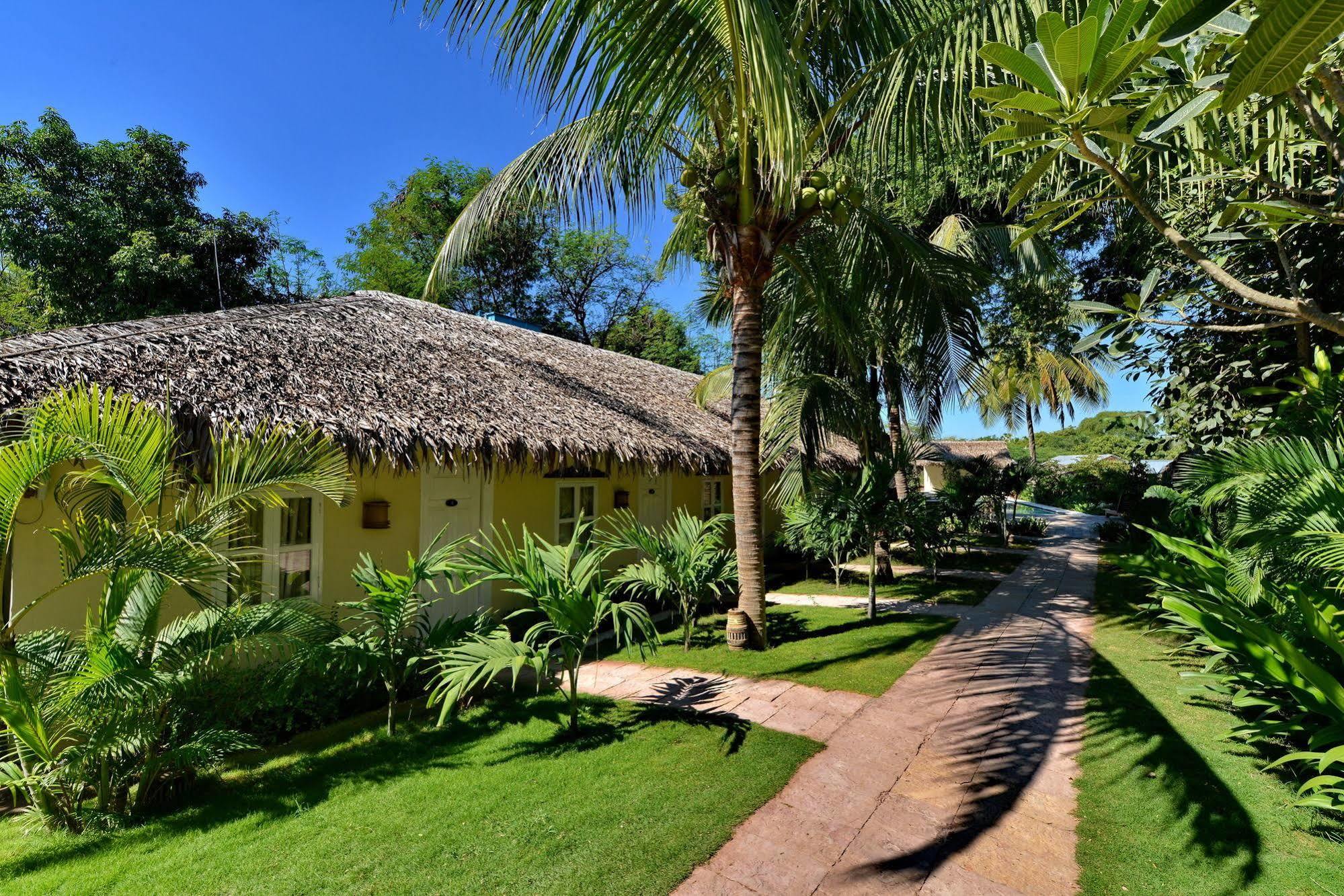 Oasis Hotel Nyaung-U ภายนอก รูปภาพ