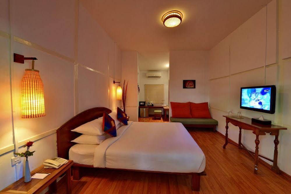 Oasis Hotel Nyaung-U ภายนอก รูปภาพ