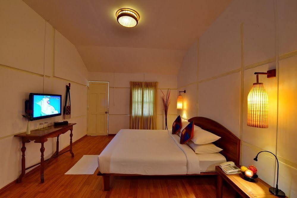 Oasis Hotel Nyaung-U ภายนอก รูปภาพ